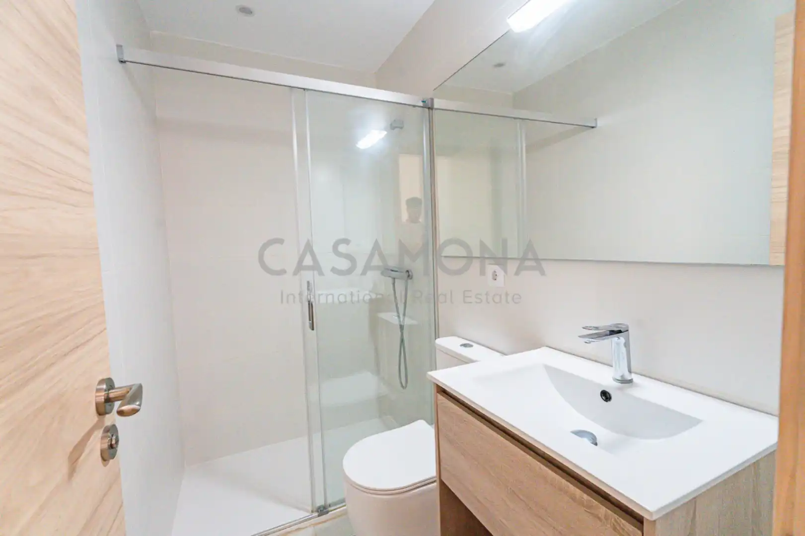 Bathroom of Houses for rent to own in Barcelona  with Air Conditioner, Heating and Private garden