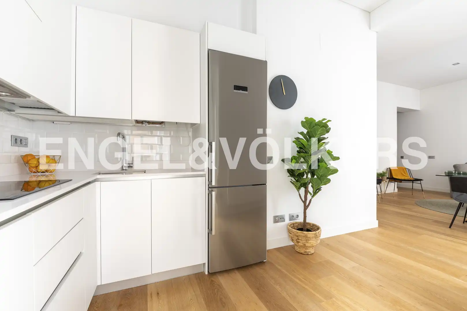 Cuina de Apartament de lloguer en Madrid amb Aire condicionat, Calefacció i Moblat
