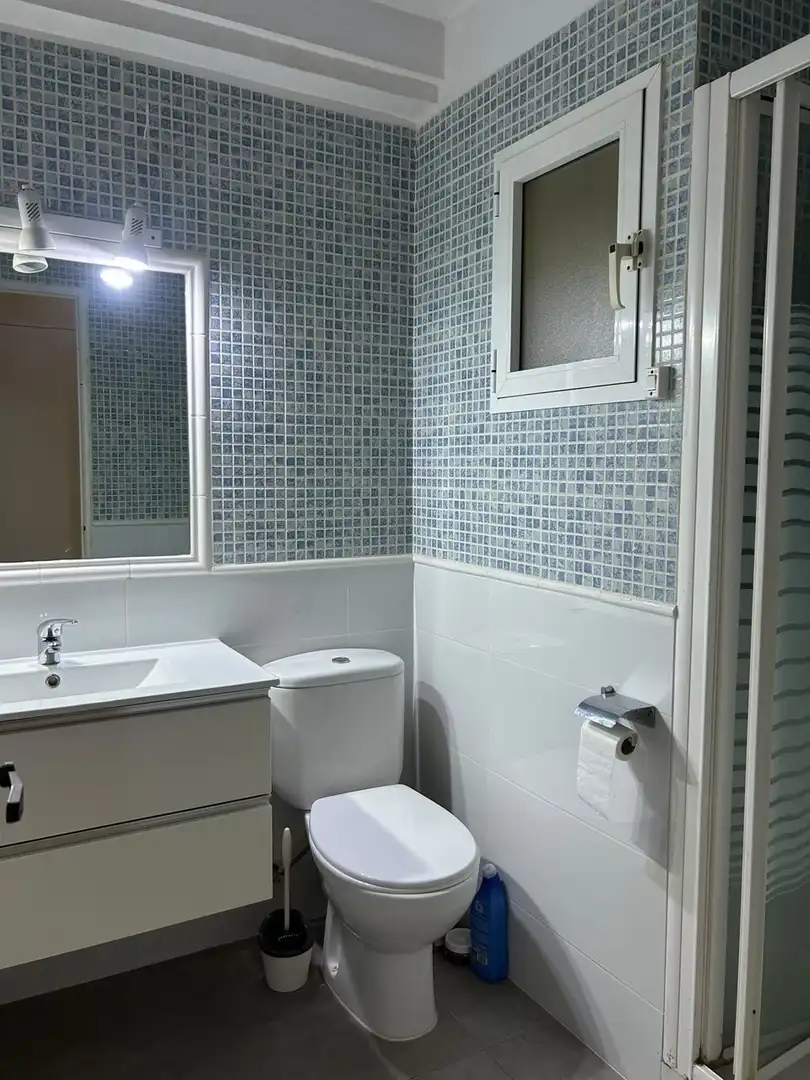 Bathroom of Flat for rent in Valencia  with Air Conditioner, Heating and Furnished