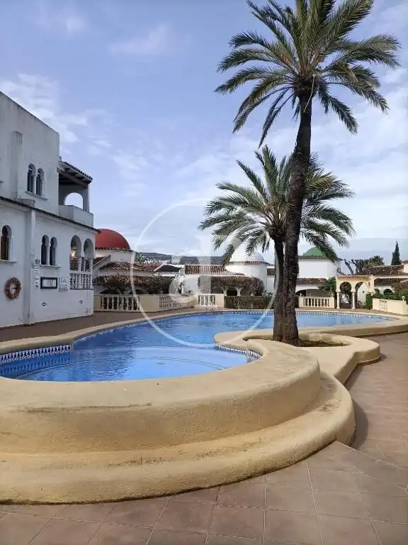 House with pool to rent in Carrer Ulisses