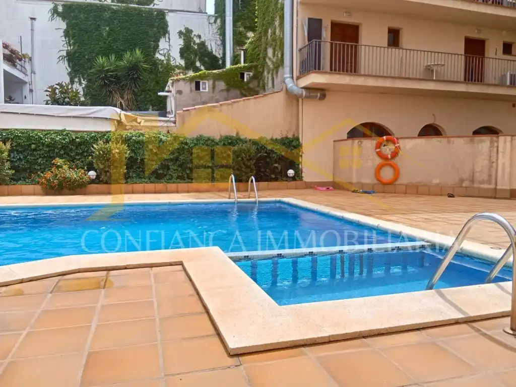 Schwimmbecken von Wohnung zum Verkauf in Tossa de Mar mit Klimaanlage, Terrasse und Schwimmbad