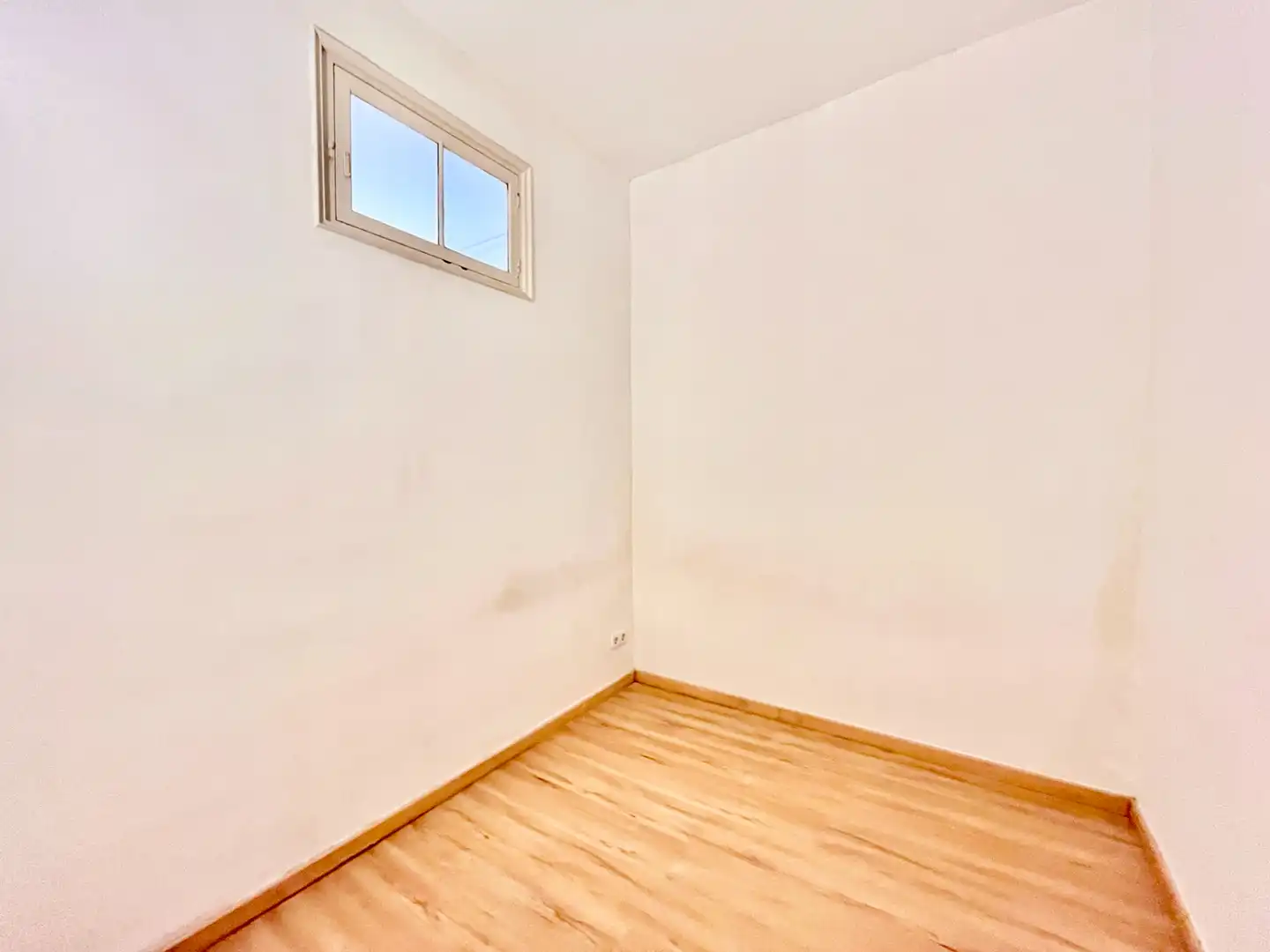 Bedroom of Flat for sale in Barcelona  with Parquet flooring, Oven and Balcony