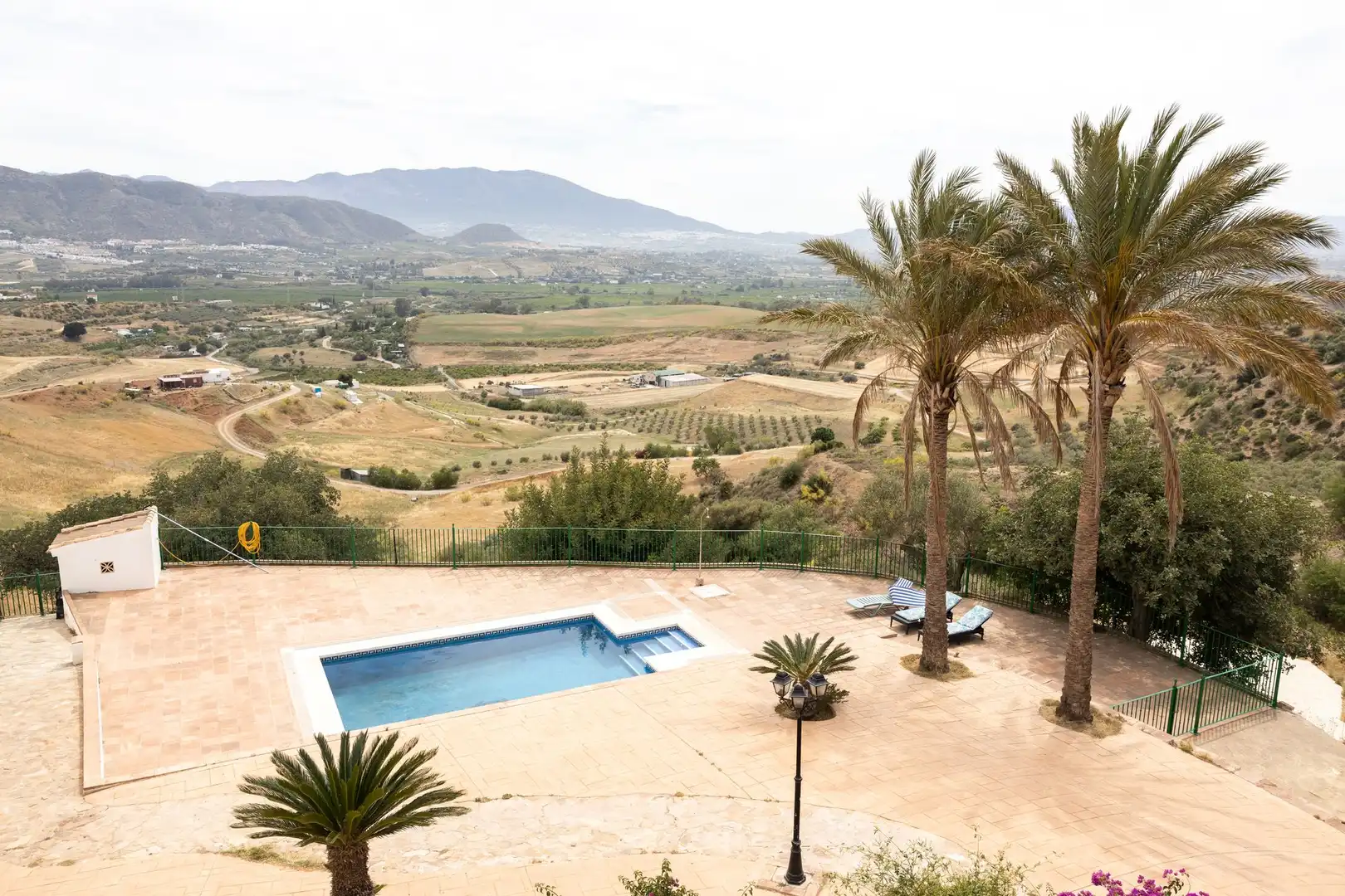 Piscina de Casa adosada en venda en Cártama amb Terrassa i Balcó