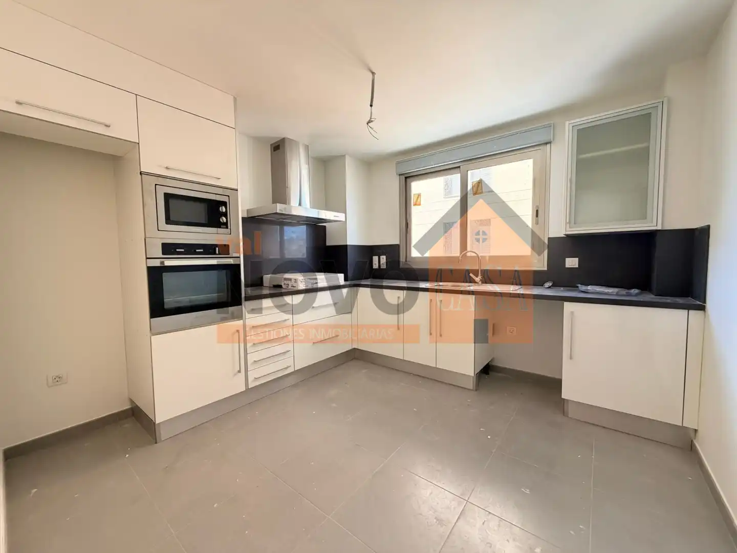 Kitchen of Flat for sale in Gandia  with Air Conditioner and Community pool