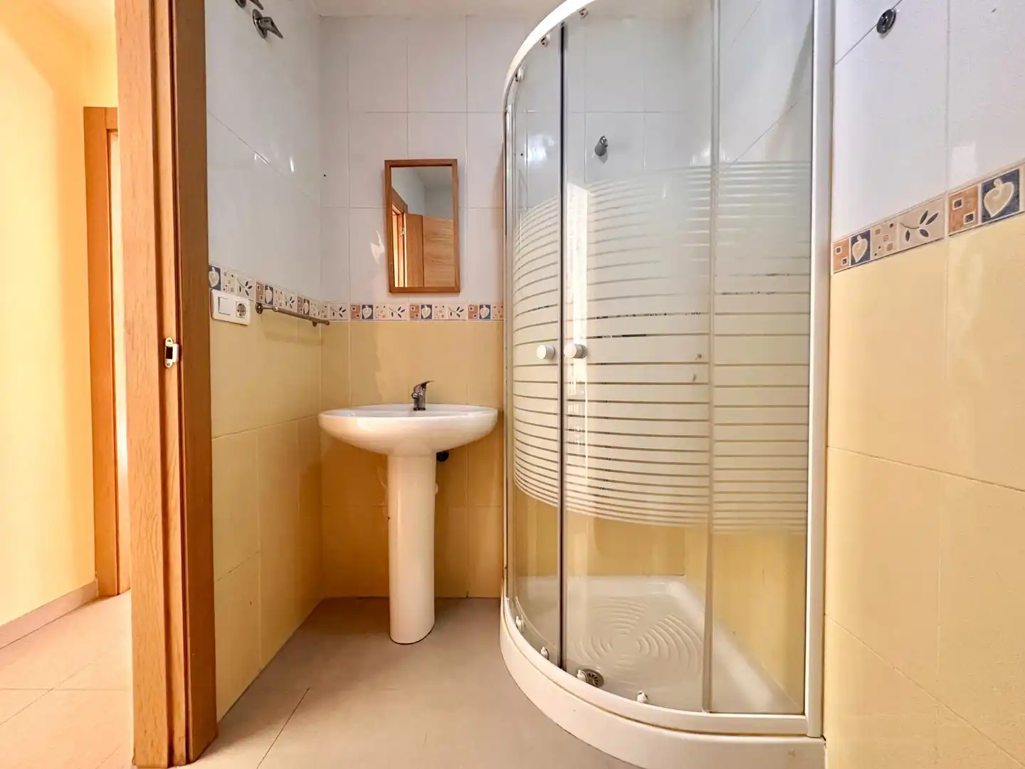Flat for sale in Calle Calle Pamplona, Avda. De los Ogíjares