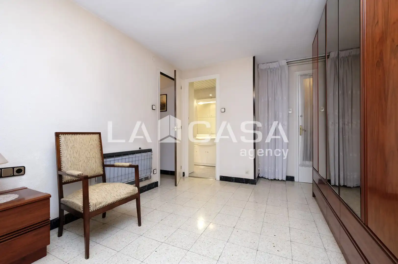 Piso en venta en Barcelona con Calefacción y Balcón
