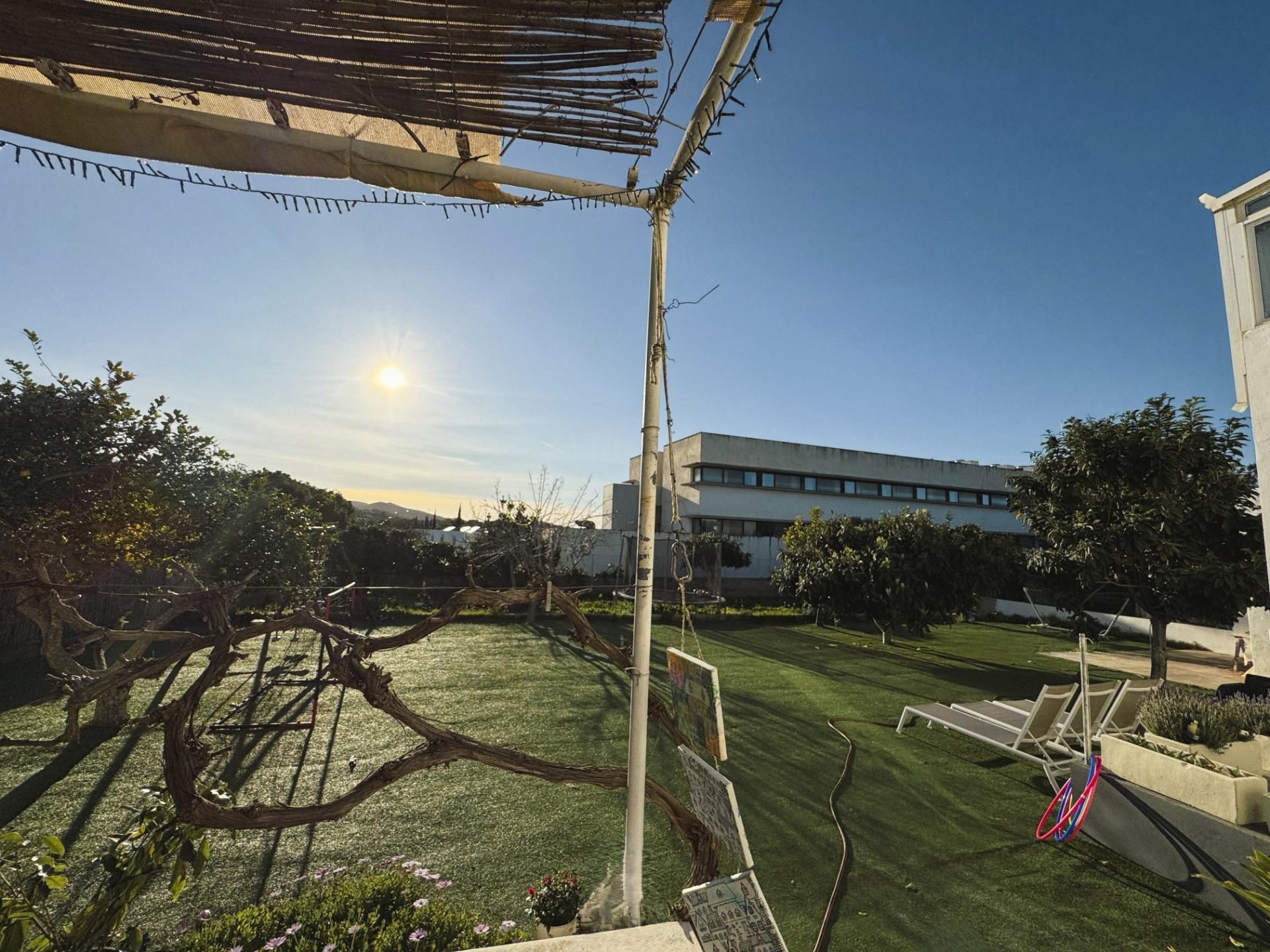 Vista exterior de Casa o xalet en venda en Sant Antoni de Portmany amb Calefacció, Jardí privat i Terrassa