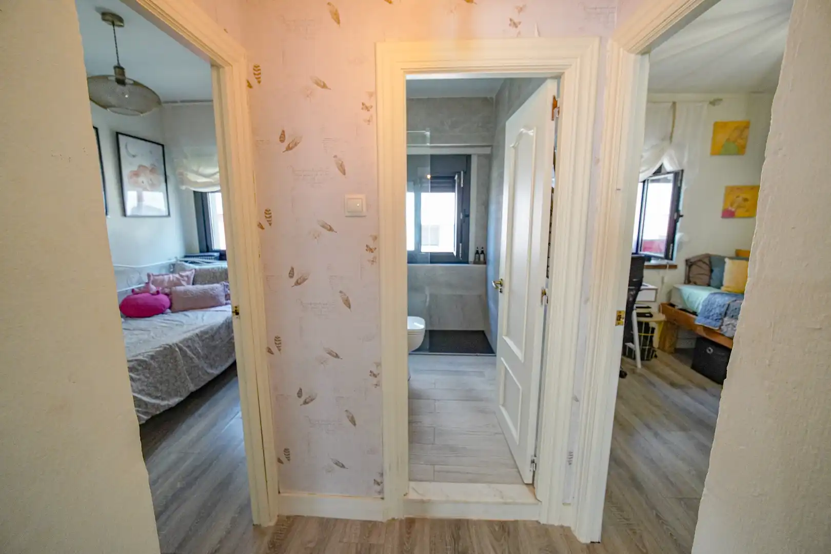 Dormitori de Pis en venda en Gijón  amb Parquet, Traster i Moblat
