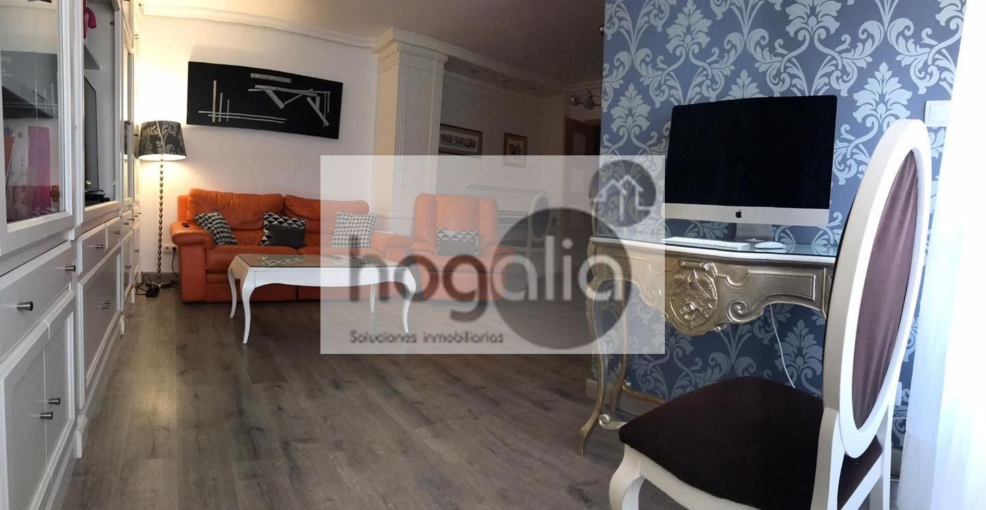 Living room of Flat to rent in  Sevilla Capital  with Air Conditioner, Terrace and Furnished