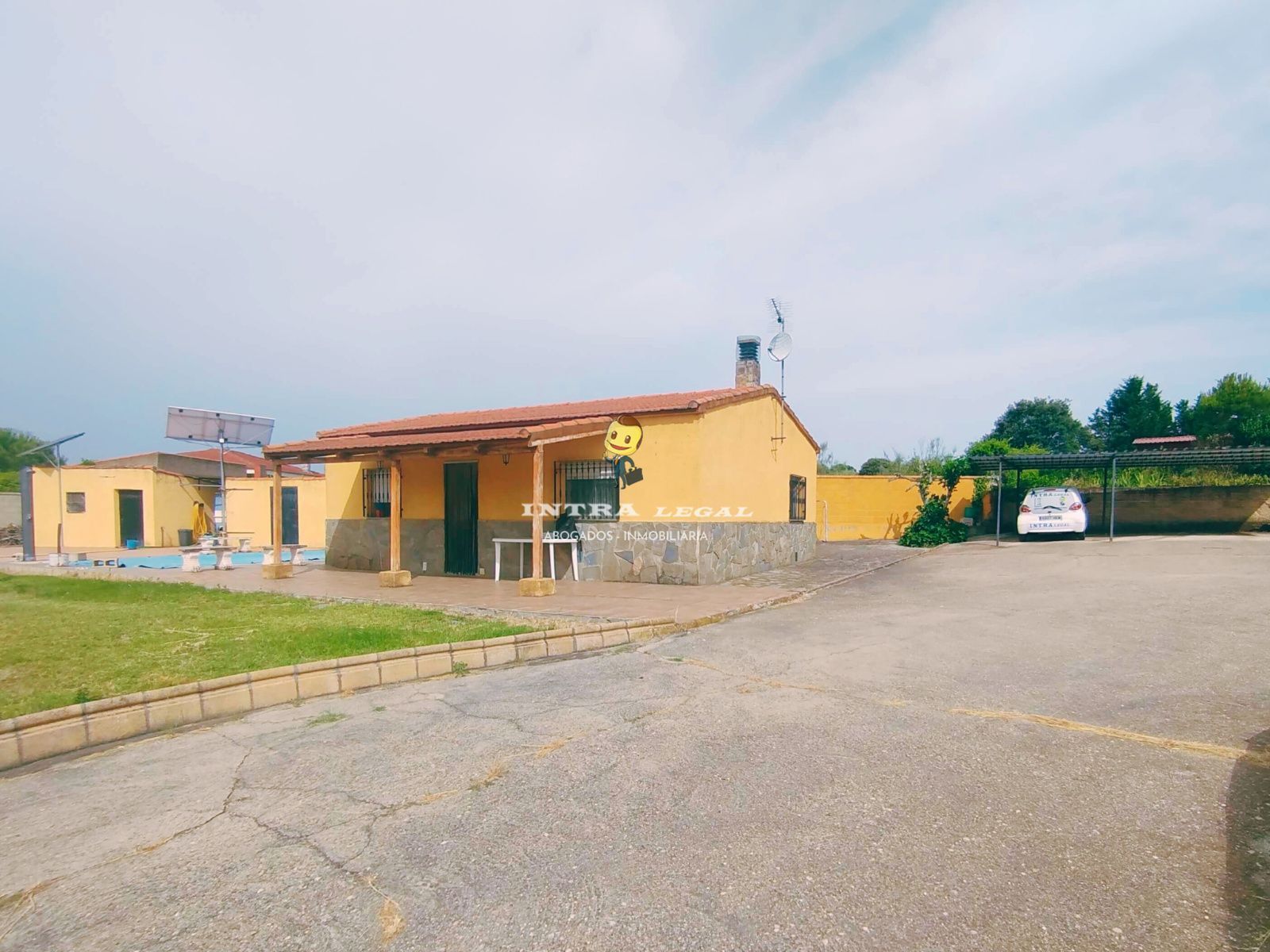 Vista exterior de Casa o xalet en venda en Almenara de Tormes amb Terrassa i Moblat