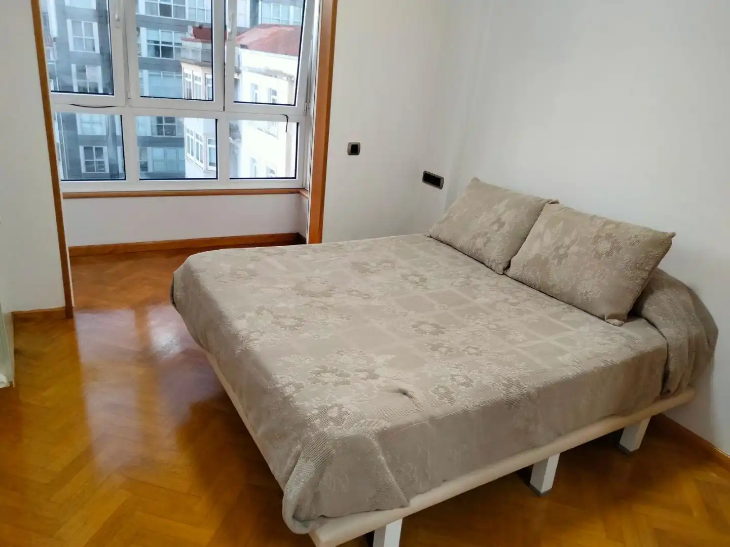 Dormitori de Pis en venda en A Coruña Capital  amb Balcó