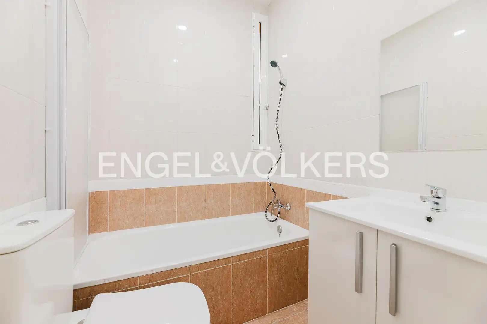 Baño de Piso de alquiler en Valencia con Aire acondicionado y Calefacción