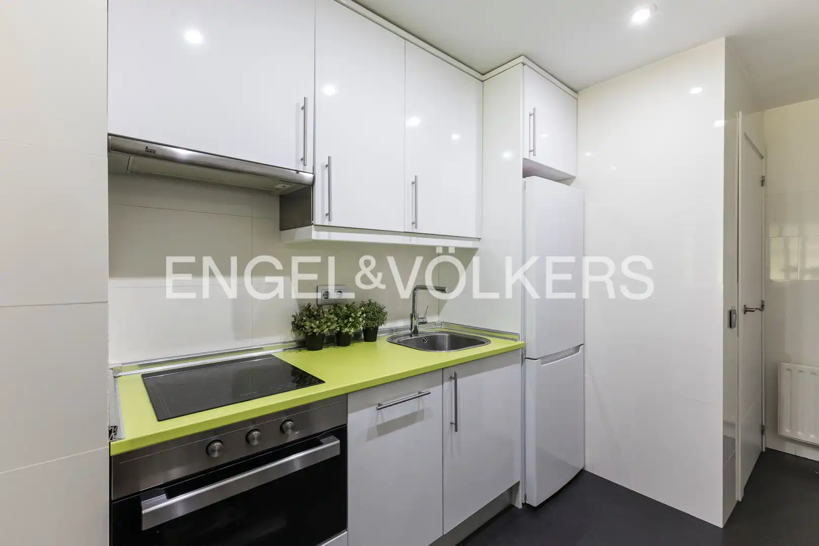 Kitchen of Flat for rent in Madrid  with Air Conditioner, Heating and Private garden