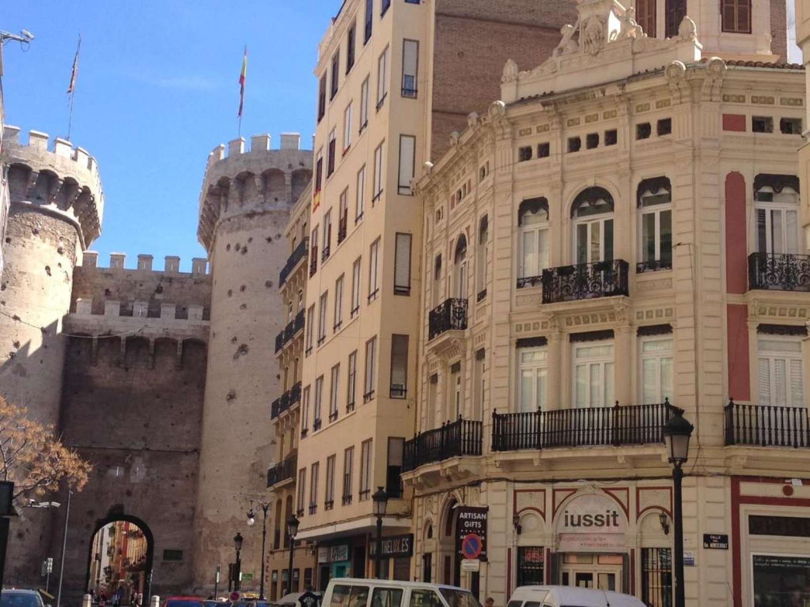 Exterior view of Apartment for share in  Valencia Capital  with Air Conditioner, Terrace and Furnished