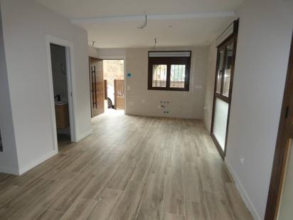 Flat for sale in  Toledo Capital  with Air Conditioner, Heating and Terrace