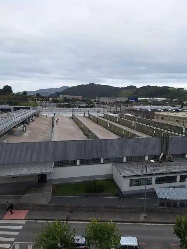 Vista exterior de Piso en venta en Abadiño  con Calefacción, Trastero y Balcón