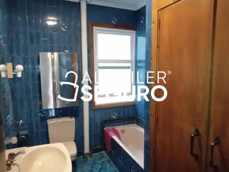 Baño de Piso de alquiler en Vitoria - Gasteiz con Calefacción