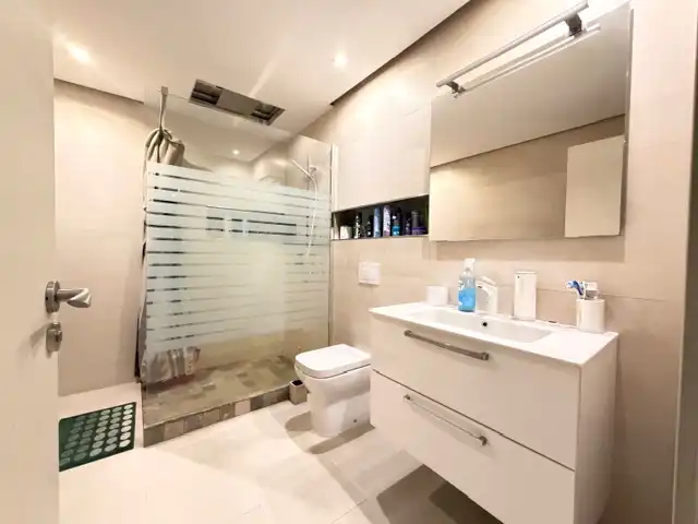 Bathroom of Houses for sale in Coslada  with Air Conditioner, Heating and Private garden