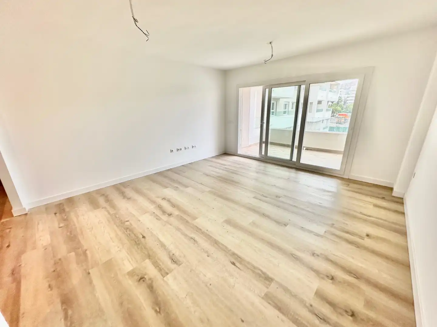 Wohnzimmer von Wohnungen zur Miete in Marbella mit Klimaanlage, Terrasse und Schwimmbad