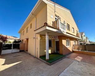 Exterior view of Single-family semi-detached for sale in Los Santos de la Humosa