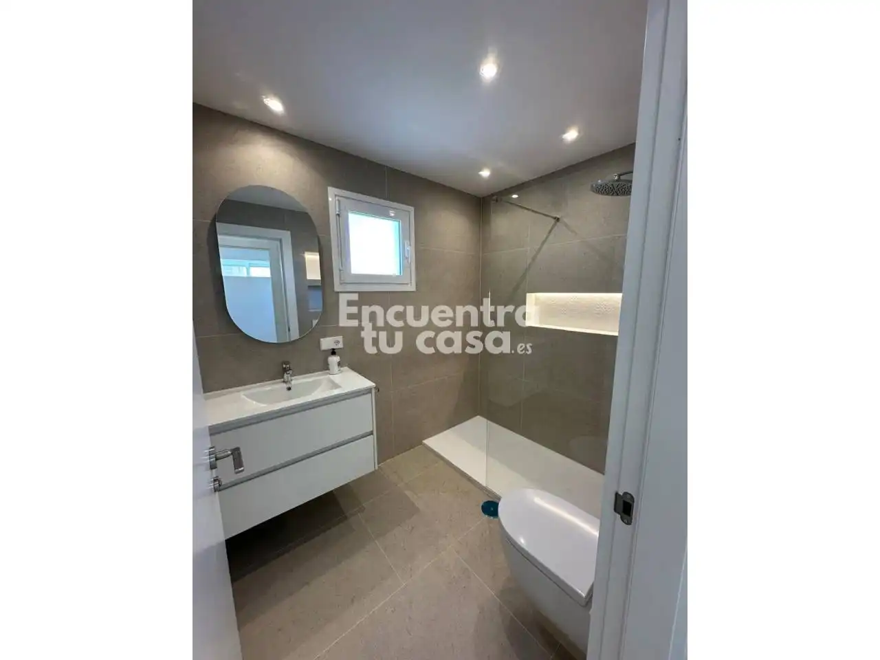 Baño de Apartamento en venta en L'Alfàs del Pi con Aire acondicionado, Calefacción y Piscina comunitaria