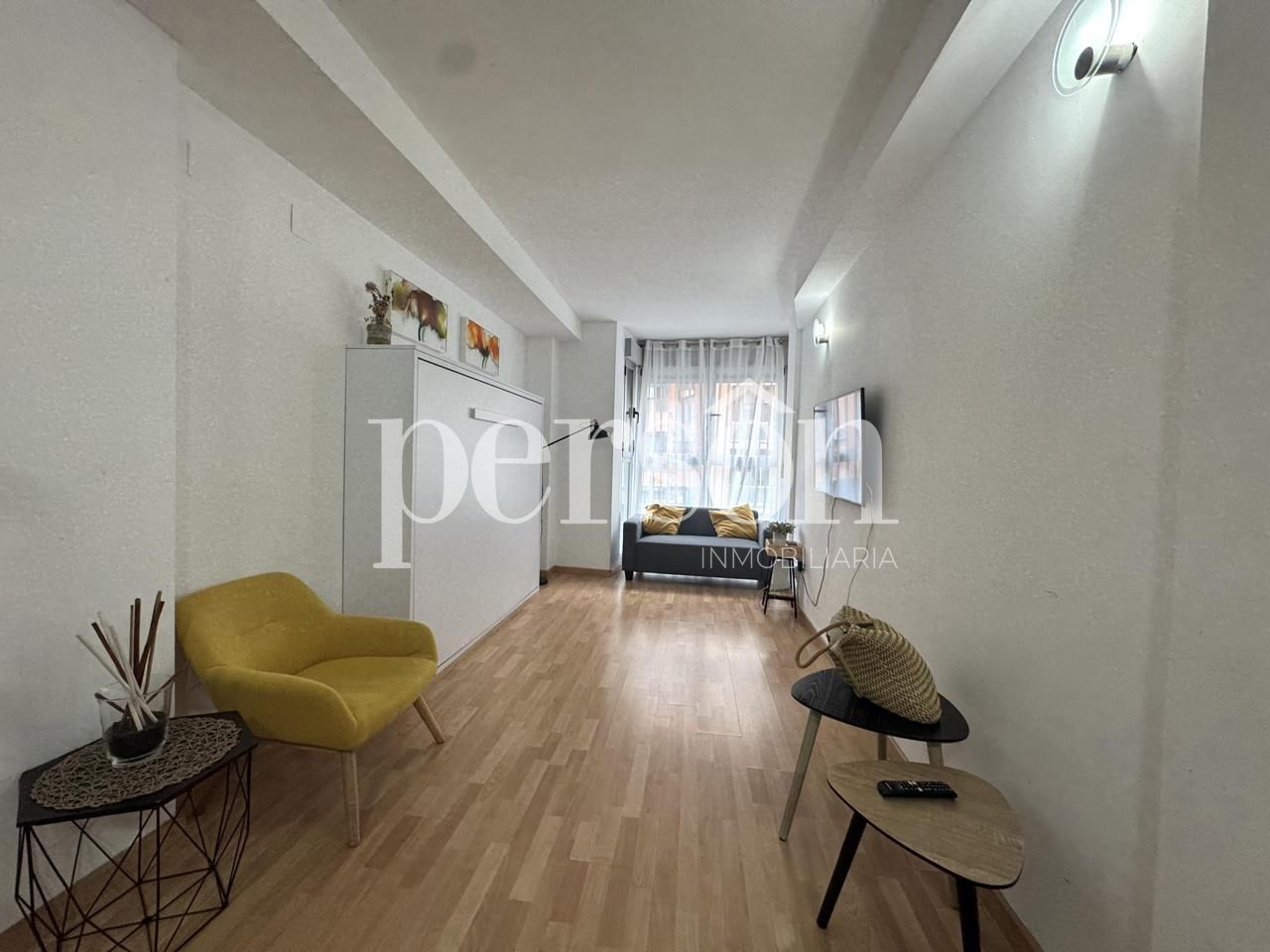 Dormitori de Estudi de lloguer en  Valencia Capital amb Aire condicionat, Parquet i Moblat