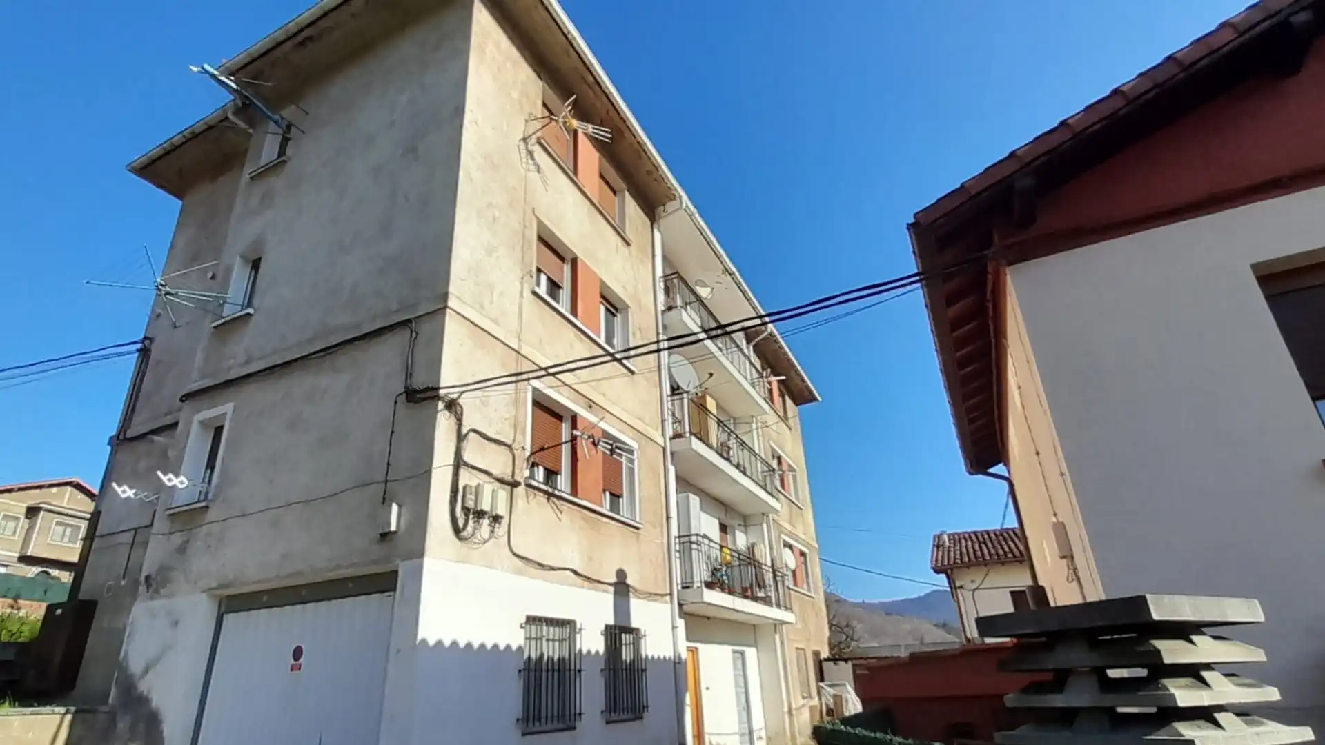 Vista exterior de Piso en venta en Laudio / Llodio con Calefacción, Amueblado y Balcón