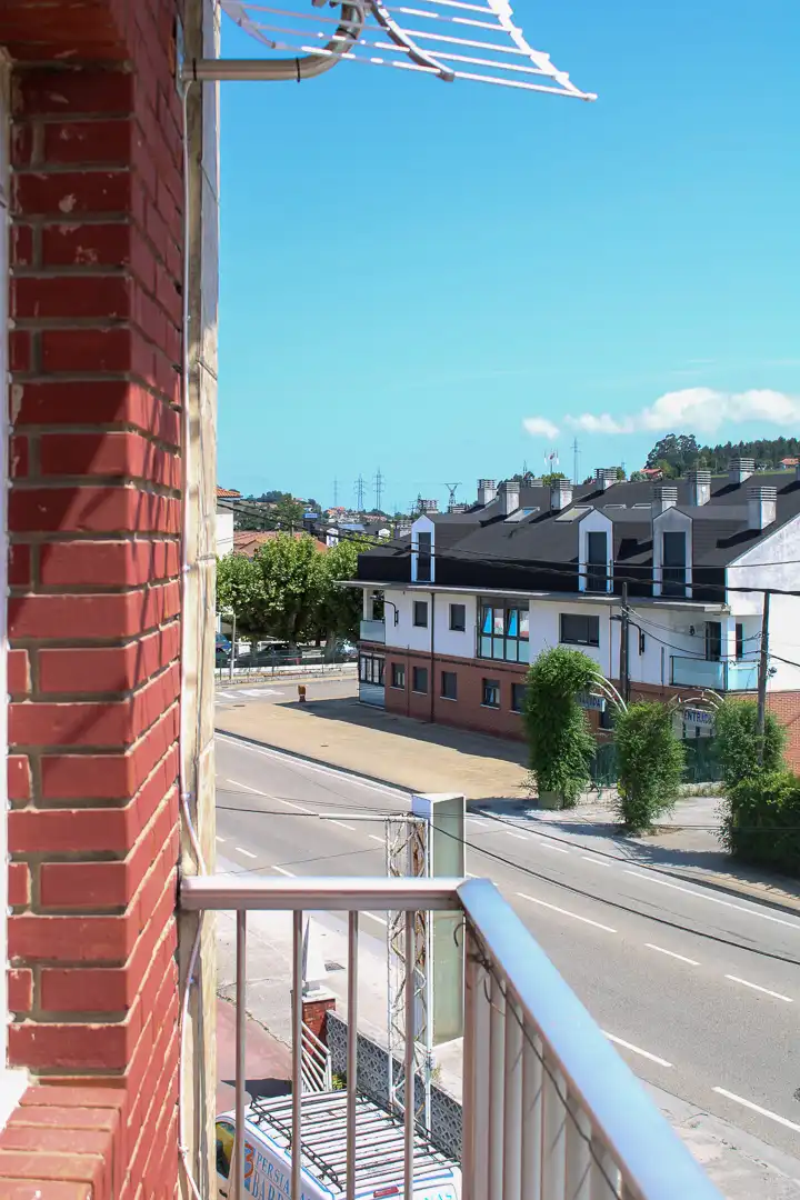 Außenansicht von Wohnung zum Verkauf in Torrelavega  mit Heizung, Parkett und Balkon