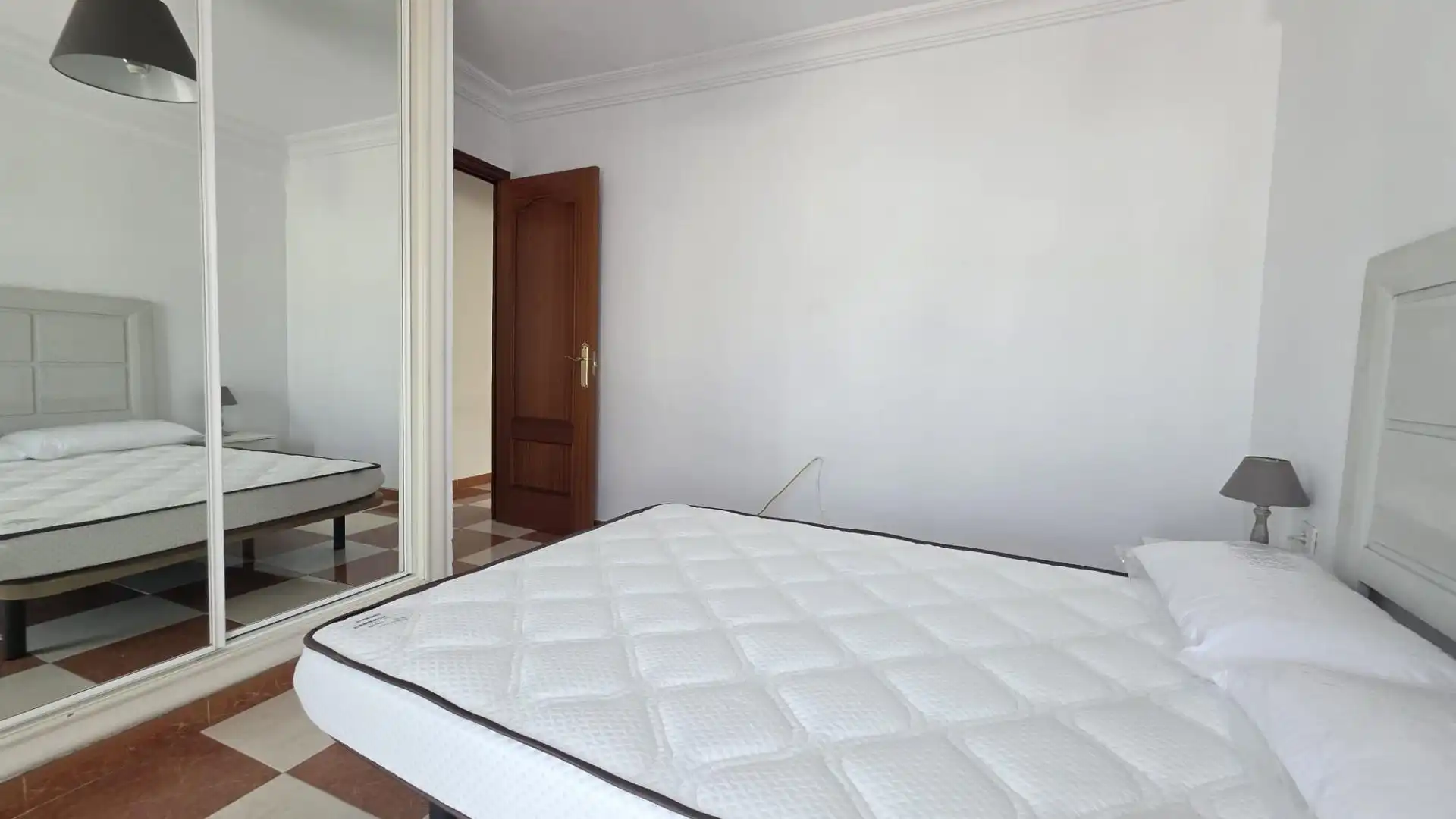 Habitación de Piso en venta en Camas con Aire acondicionado y Balcón