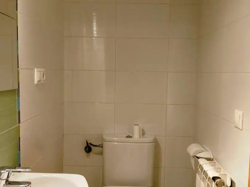 Badezimmer von Maisonette zur Miete in Ciudad Real Capital mit Klimaanlage, Terrasse und Balkon