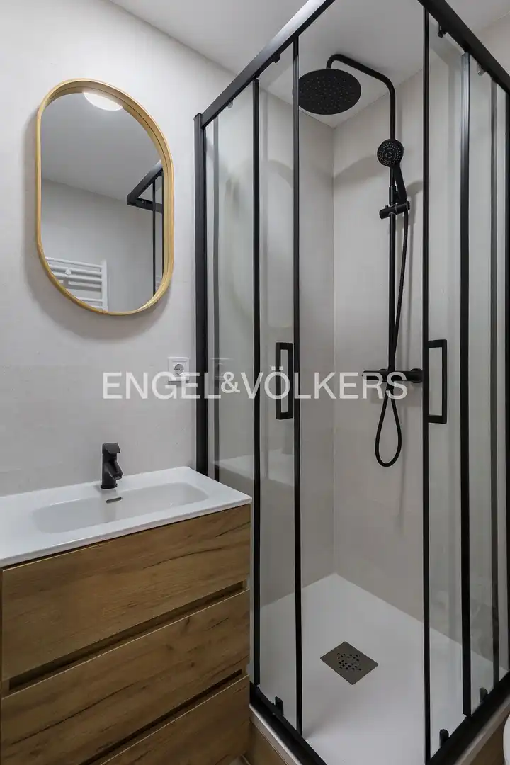 Bathroom of Flat for rent in Madrid  with Heating, Parquet flooring and Furnished