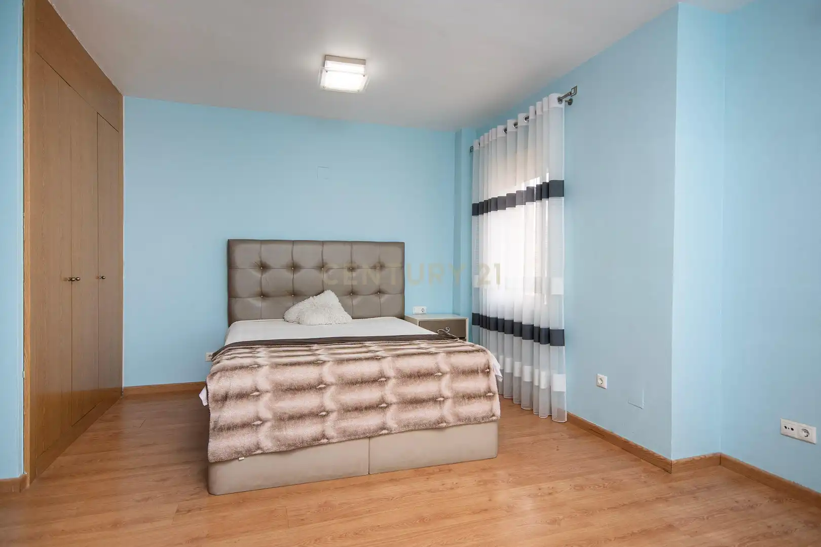 Habitación de Casa adosada en venta en Alicante / Alacant con Aire acondicionado, Balcón y Piscina comunitaria