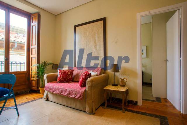 Piso en Alquiler en DEL ALMENDRO en Palacio