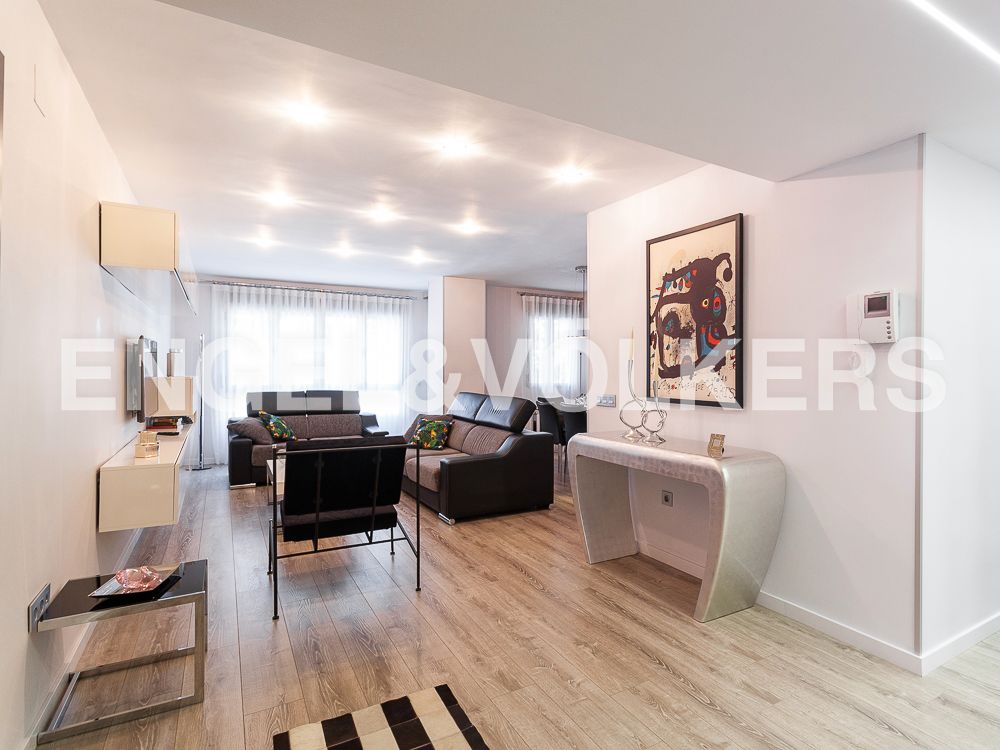 Living room of Flat for rent in  Valencia Capital  with Air Conditioner, Heating and Parquet flooring