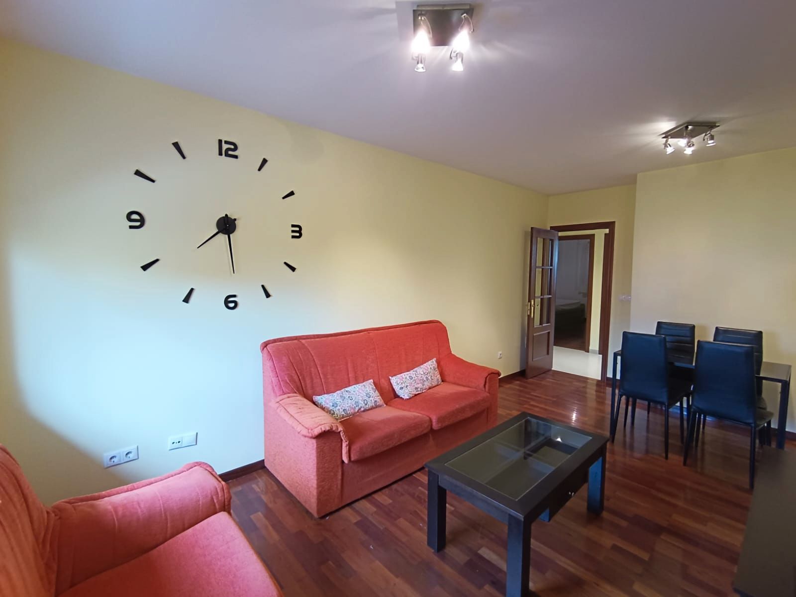 Sala d'estar de Apartament en venda en Narón amb Moblat