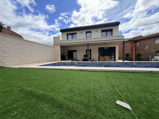 Casa-chalet en Venta en Valdemorillo pueblo