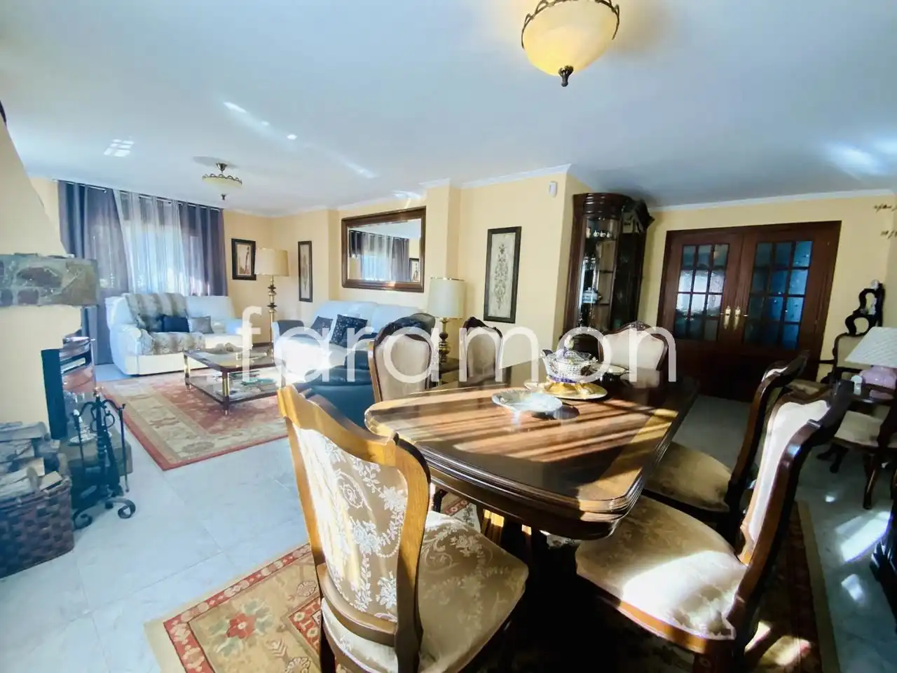 Sala de estar de Casa o chalet en venta en Carracedelo con Calefacción, Jardín privado y Terraza