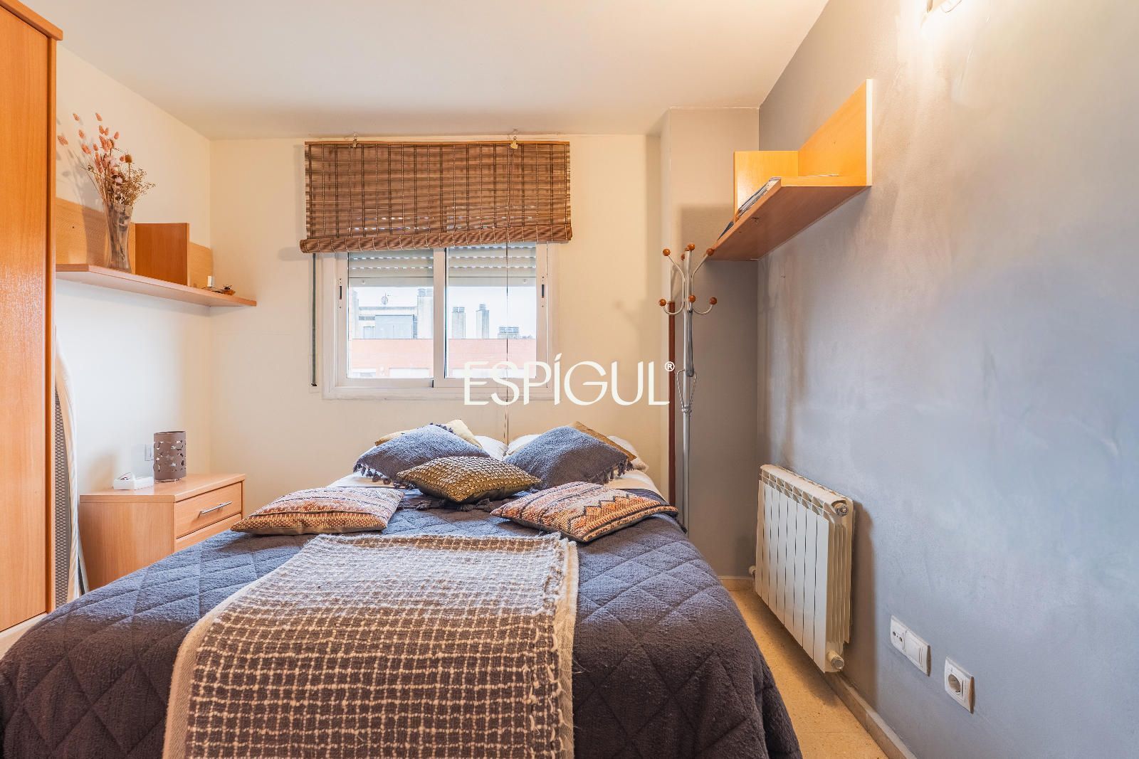 Dormitori de Pis en venda en Salt amb Calefacció, Moblat i Forn