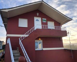 Vista exterior de Casa adosada en venda en Coaña amb Calefacció, Parquet i Terrassa