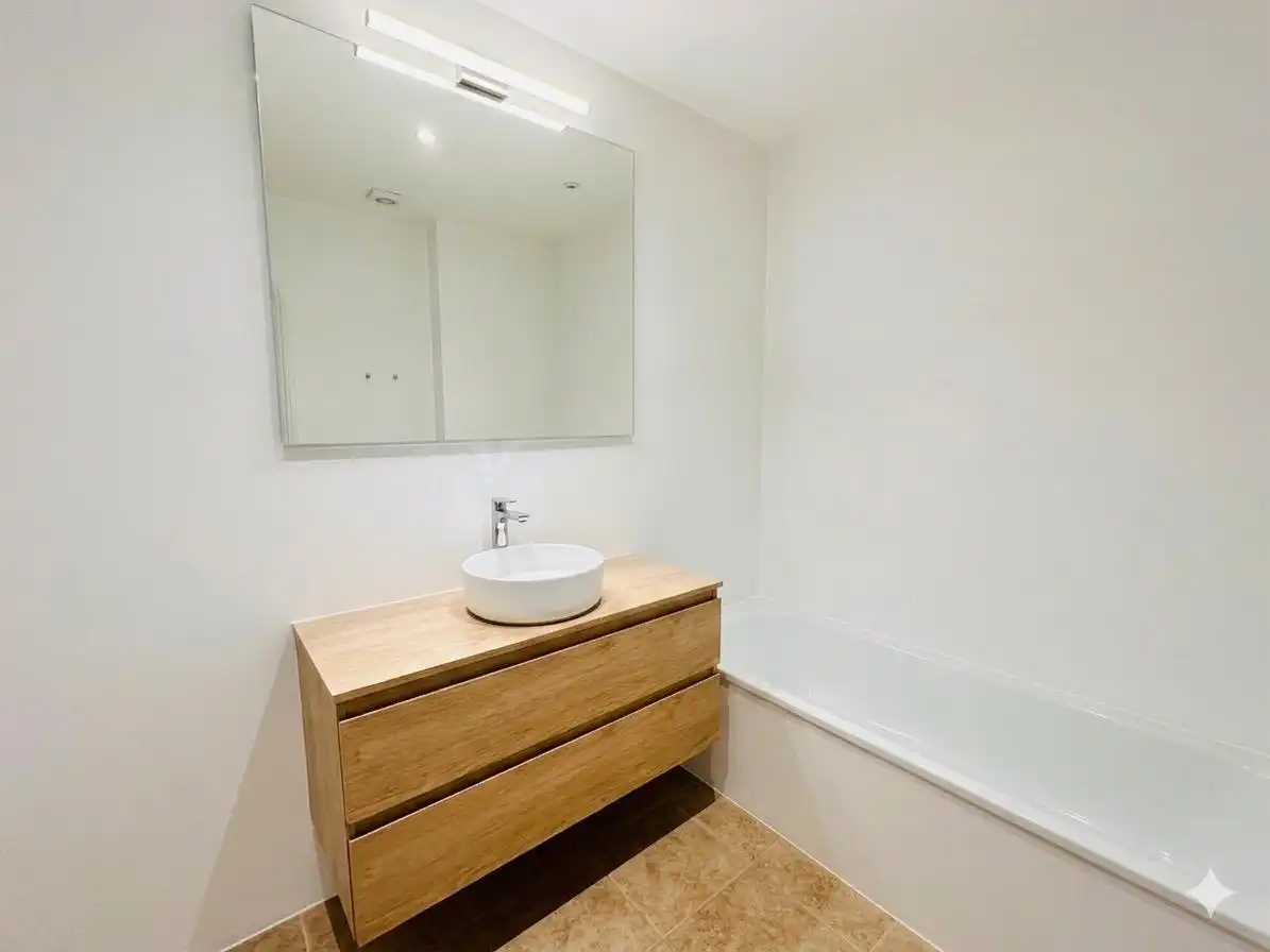 Badezimmer von Wohnung zum Verkauf in Palamós mit Klimaanlage, Heizung und Terrasse