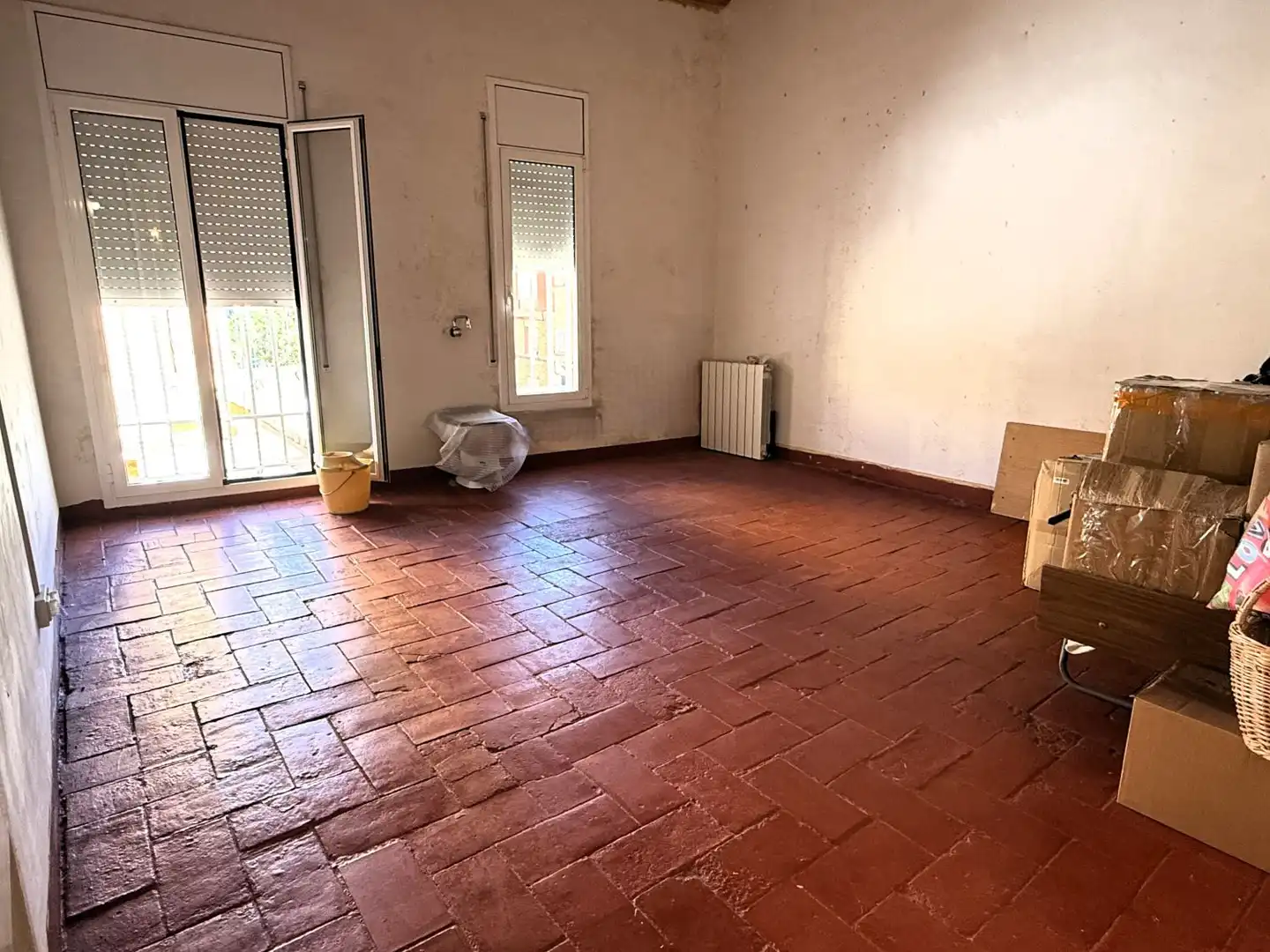 Sala d'estar de Casa o xalet en venda en Sant Boi de Llobregat amb Aire condicionat, Terrassa i Traster