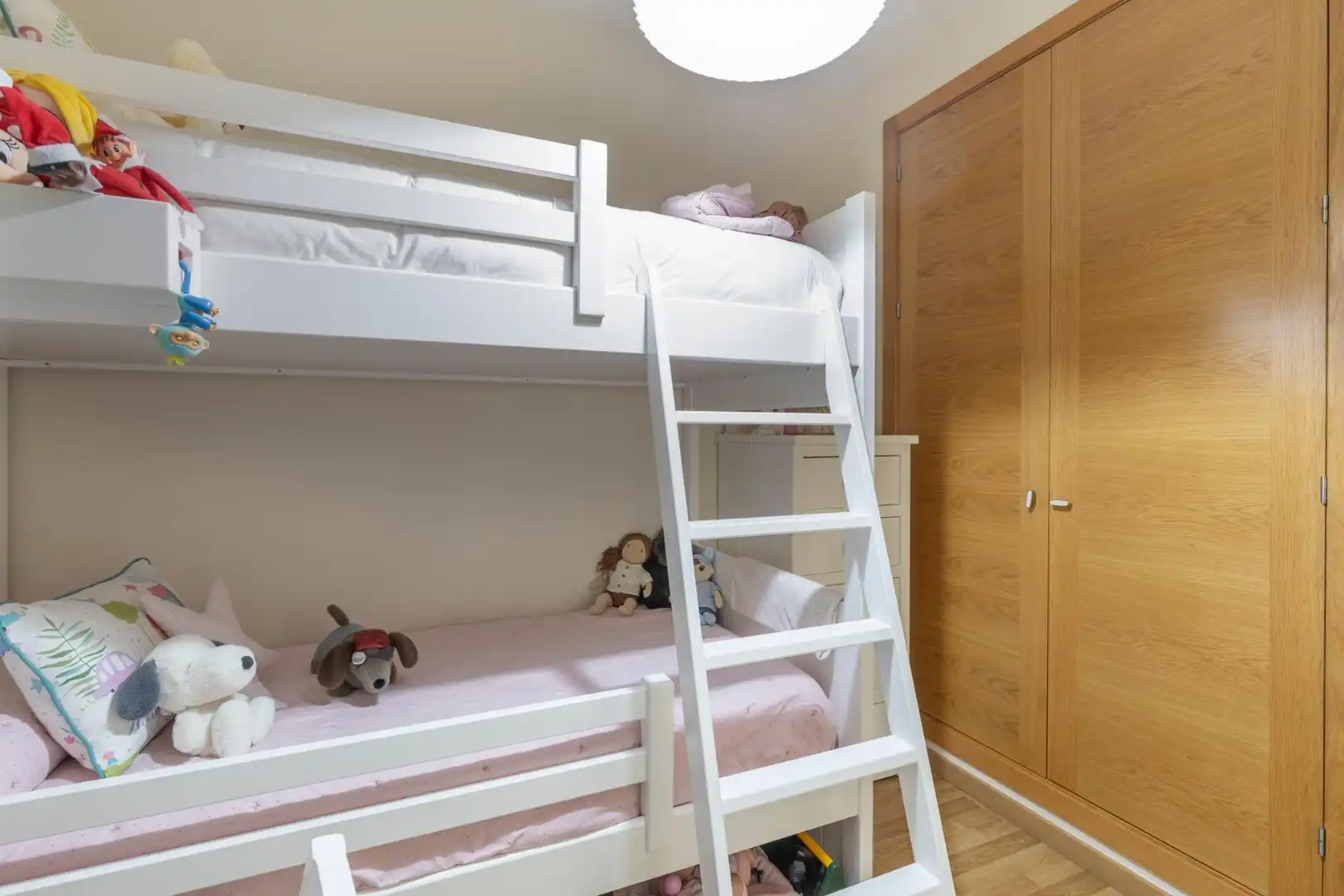 Habitación de Piso en venta en Armilla con Aire acondicionado, Calefacción y Piscina comunitaria