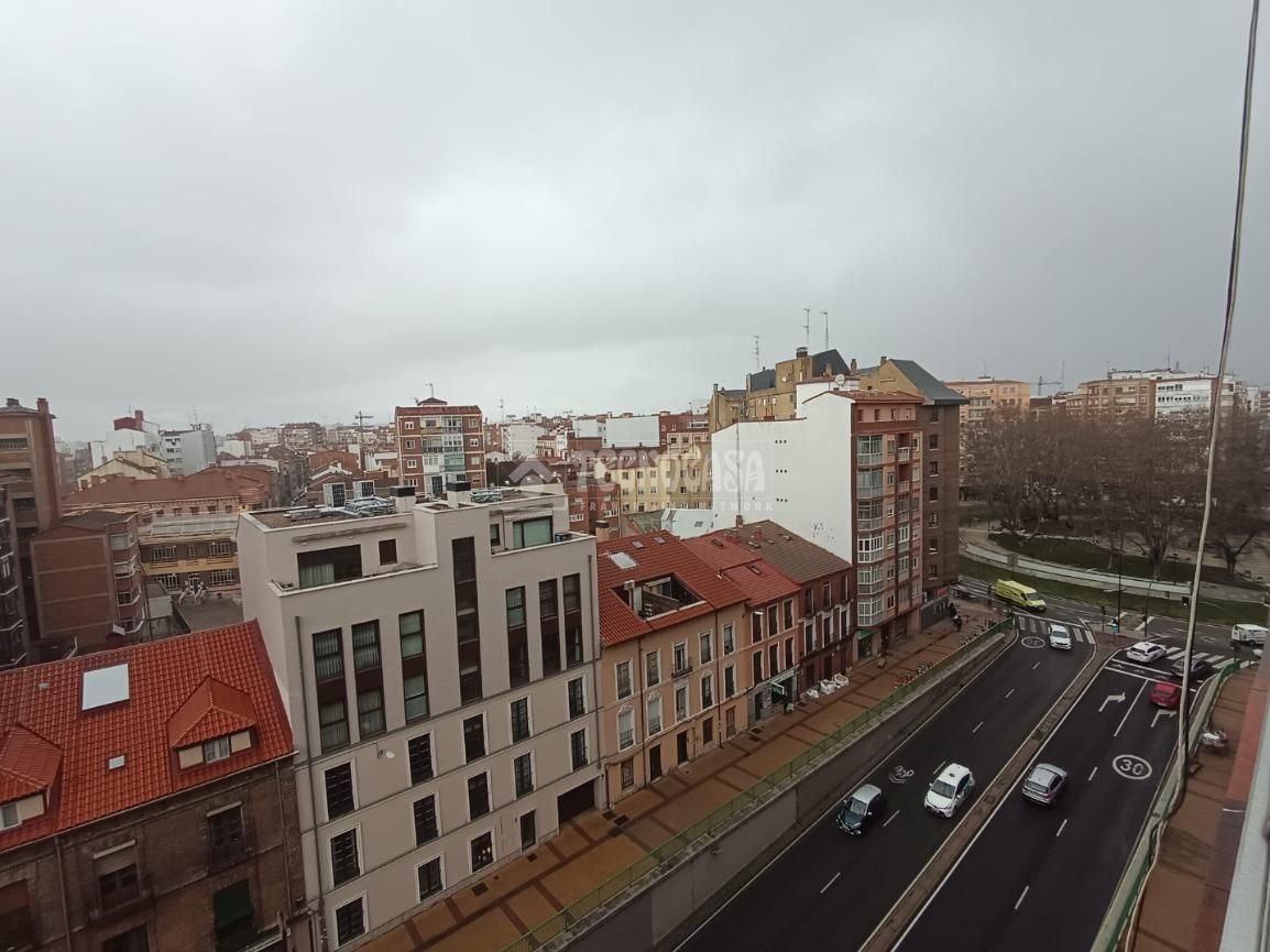 Exterior view of Flat for sale in Valladolid Capital  with Heating, Parquet flooring and Terrace