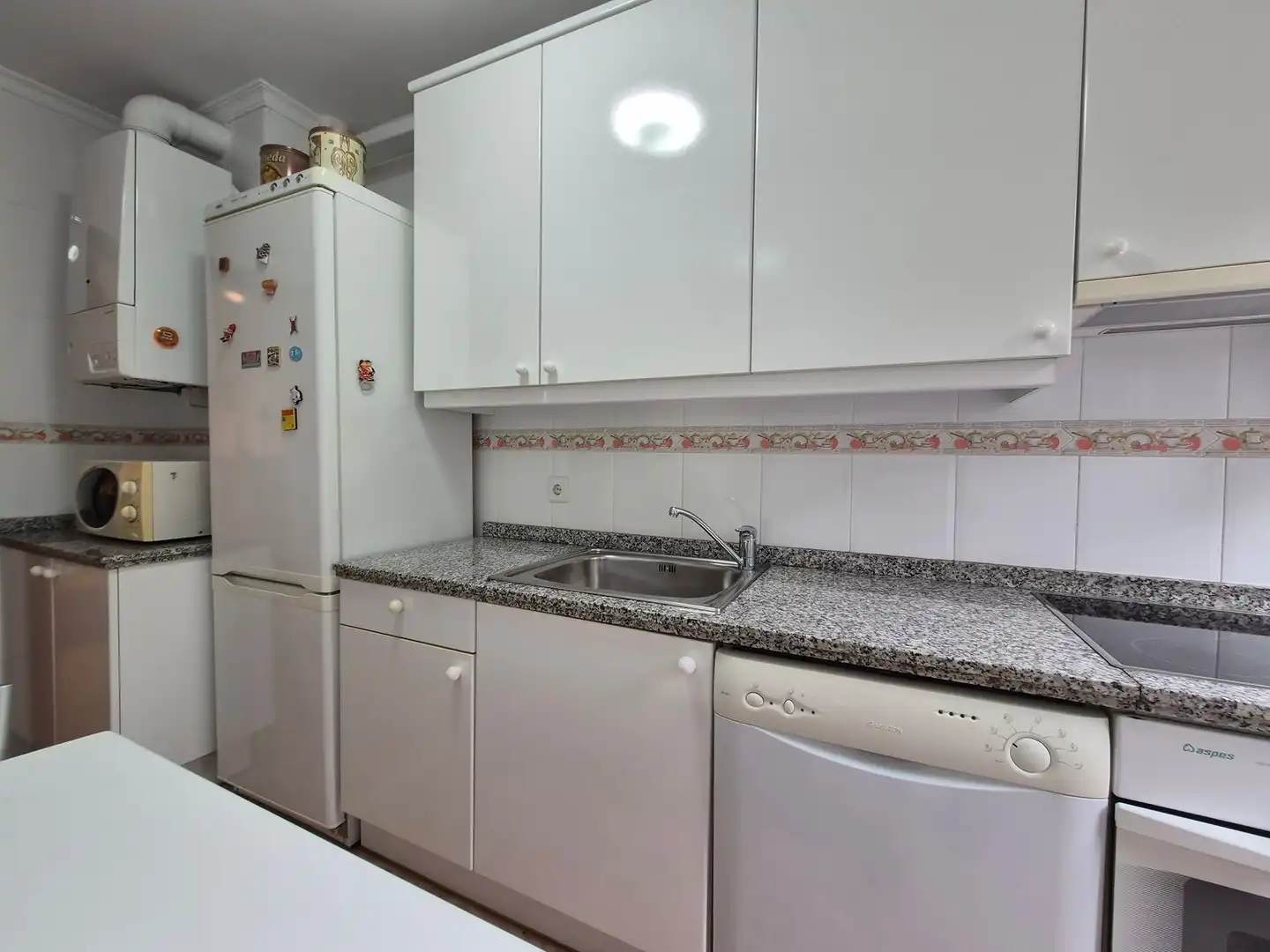Küche von Wohnung zum Verkauf in Gijón  mit Heizung, Abstellraum und Schwimmbad