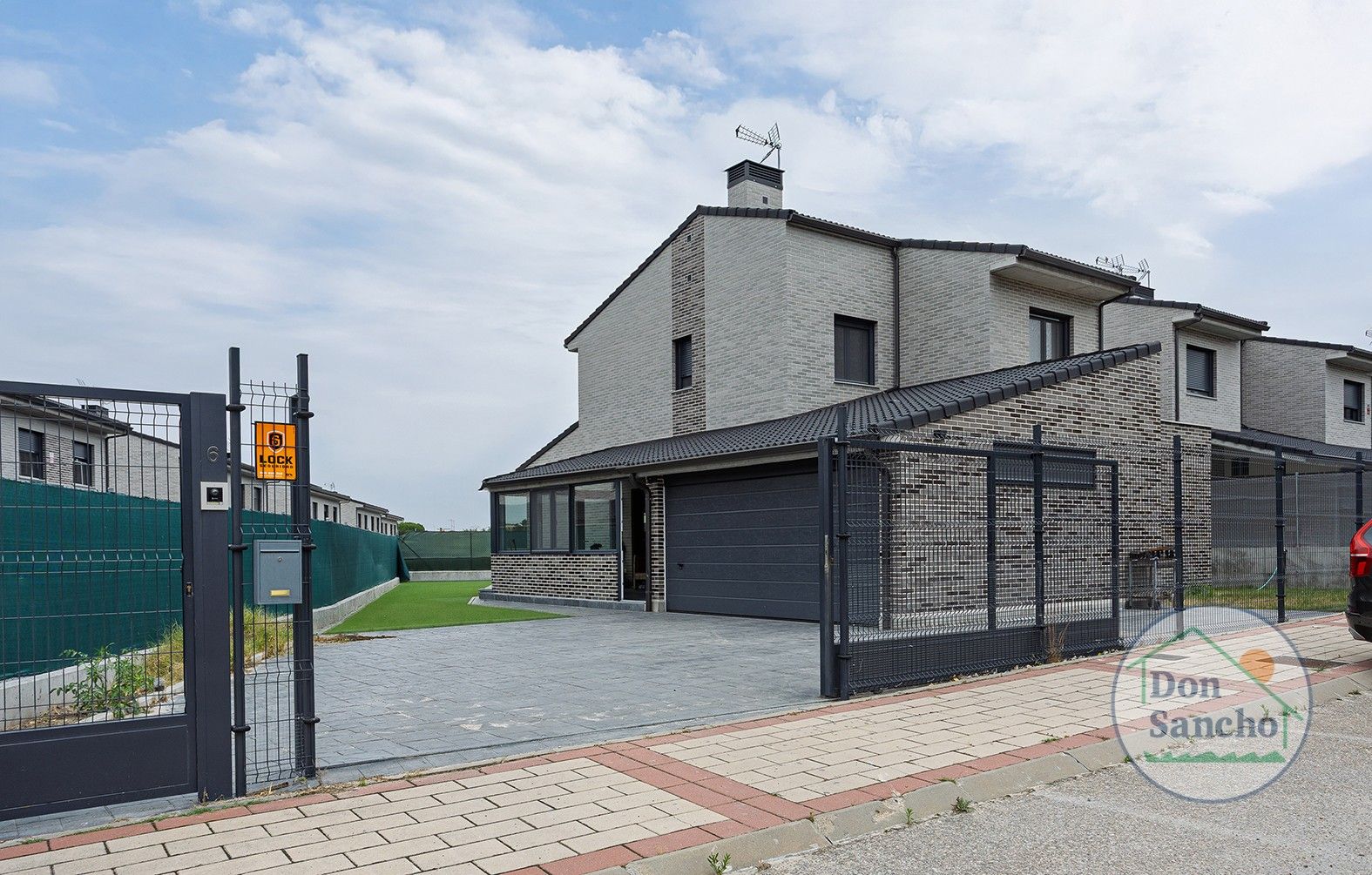 Exterior view of House or chalet for sale in Tudela de Duero  with Heating