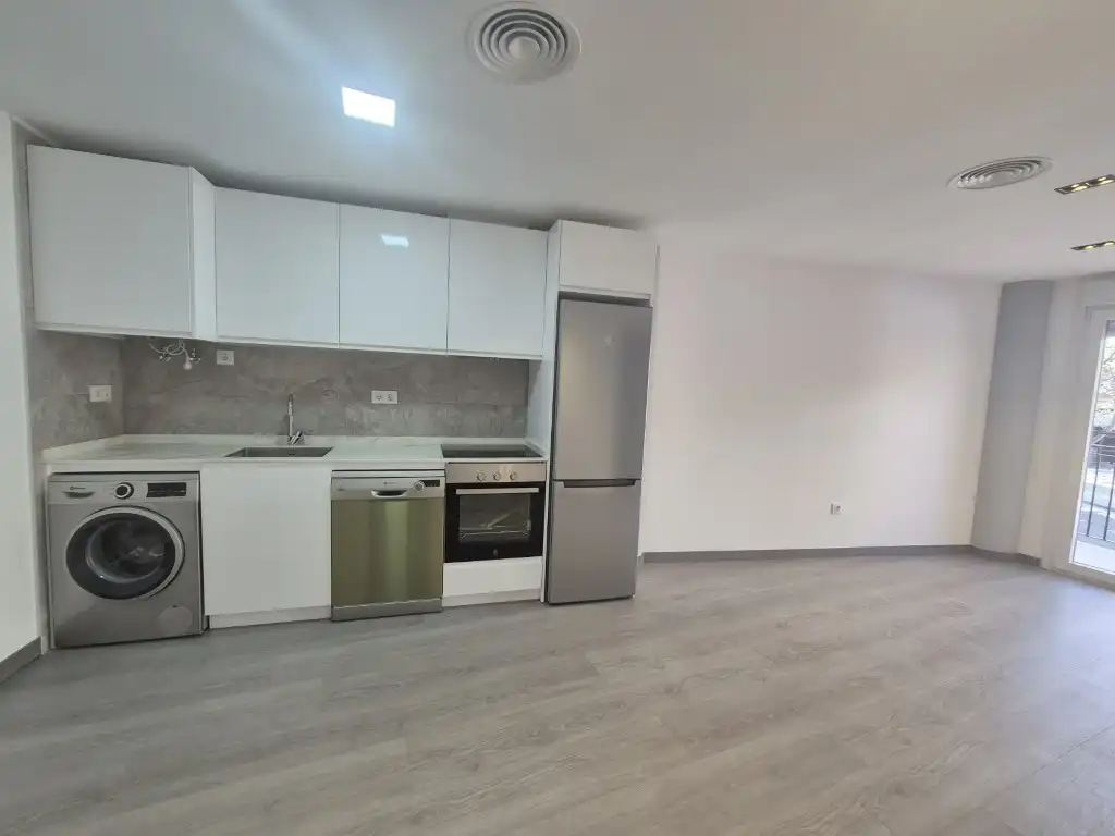 Kitchen of Flat for sale in Zaragoza  with Air Conditioner, Oven and Washing machine