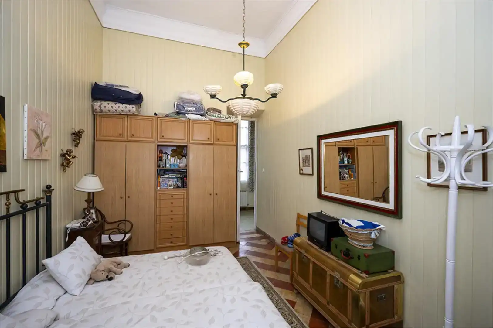 Habitación de Dúplex para compartir en Las Pedroñeras    con Parquet, Amueblado y Horno