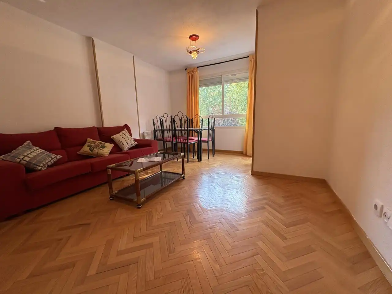 Wohnung zur Miete in Calle Ramón María del Valle Inclán, Espartales