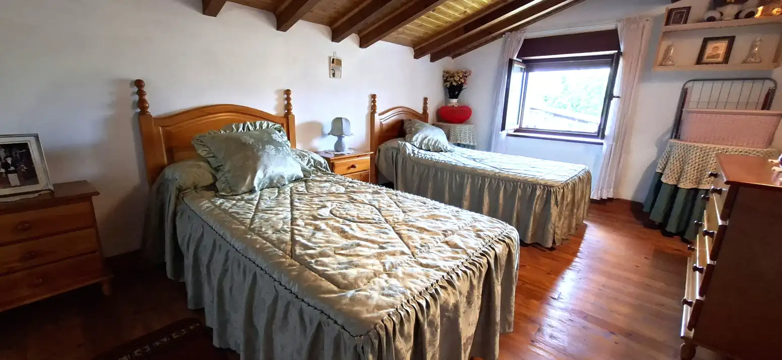 Dormitori de Casa o xalet en venda en Herrerías amb Jardí privat, Parquet i Traster