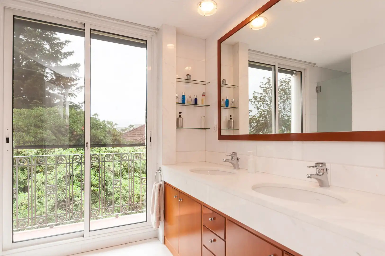 Bathroom of Houses for rent in Sant Just Desvern  with Air Conditioner, Heating and Terrace